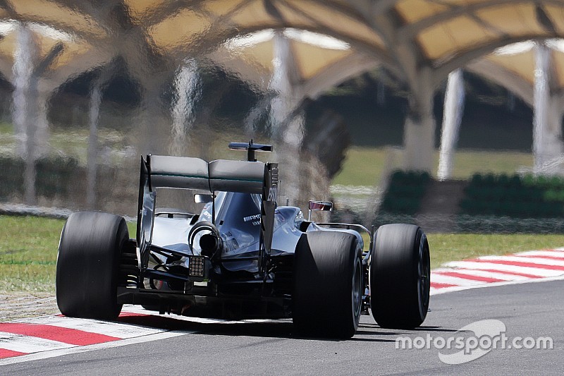 Formel 1 in Sepang: Ferrari holt auf, aber Mercedes bleibt vorn