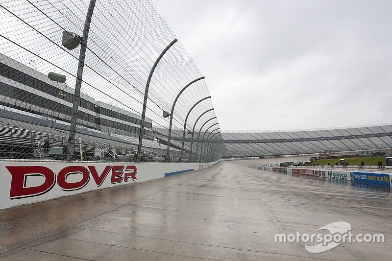 Regen am Dover International Speedway