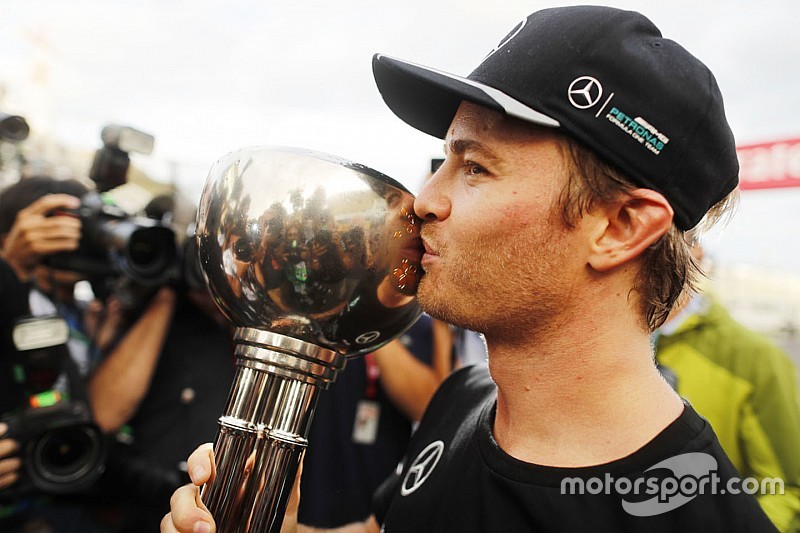 Race winner Nico Rosberg, Mercedes AMG F1 celebrates the Constructors title