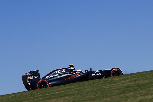 Button acusa a Palmer y el de Renault se defiende