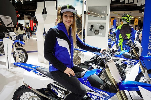 Kiara Fontanesi, la novia de Viñales, ficha por Yamaha