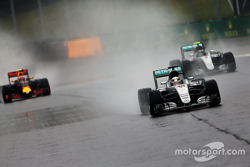 Lewis Hamilton, Mercedes AMG F1 W07 Hybrid leads team mate Nico Rosberg, Mercedes AMG F1 W07 Hybrid