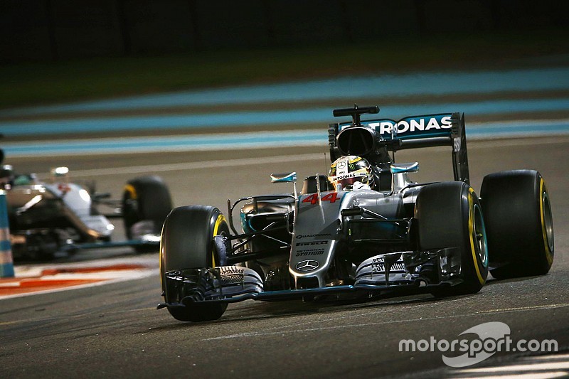 Lewis Hamilton, Mercedes AMG F1 W07 Hybrid leads Nico Rosberg, Mercedes AMG F1 W07 Hybrid