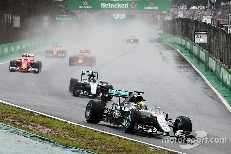 Lewis Hamilton, Mercedes AMG F1 W07 Hybrid at the start of the race