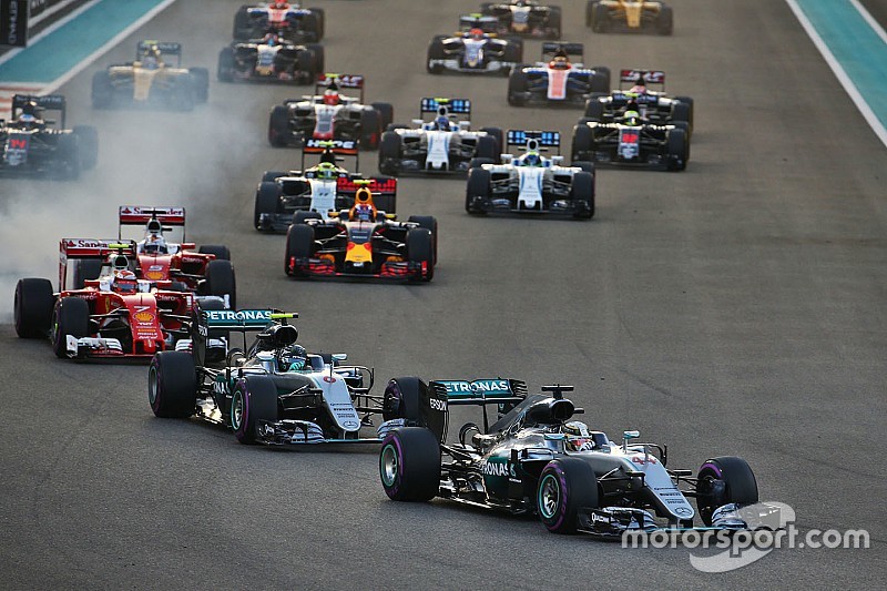 Lewis Hamilton, Mercedes AMG F1 W07 Hybrid leads at the start of the race