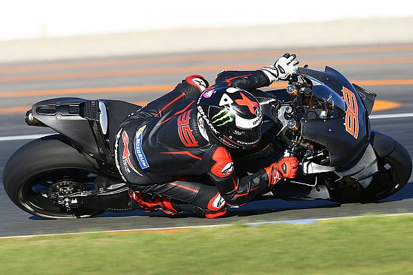 Lorenzo compara Ducati e Ferrari: “têm uma aura mágica”