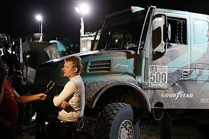 El cami&oacute;n de De Rooy pesaba 300 kilos m&aacute;s por el barro