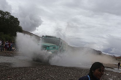 De Rooy: "Me consuelo con el podio, pero el Dakar debe cambiar"