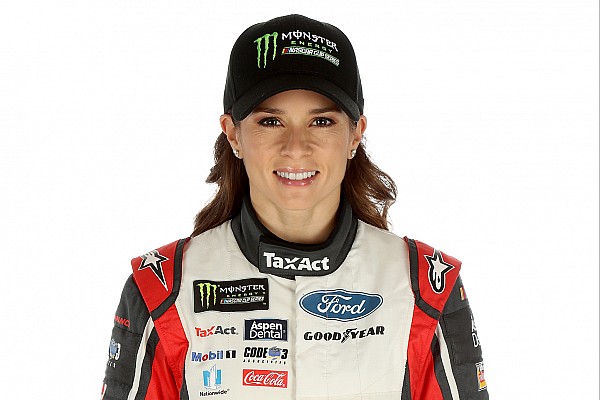Ford ayudar&aacute; a Danica Patrick en la temporada