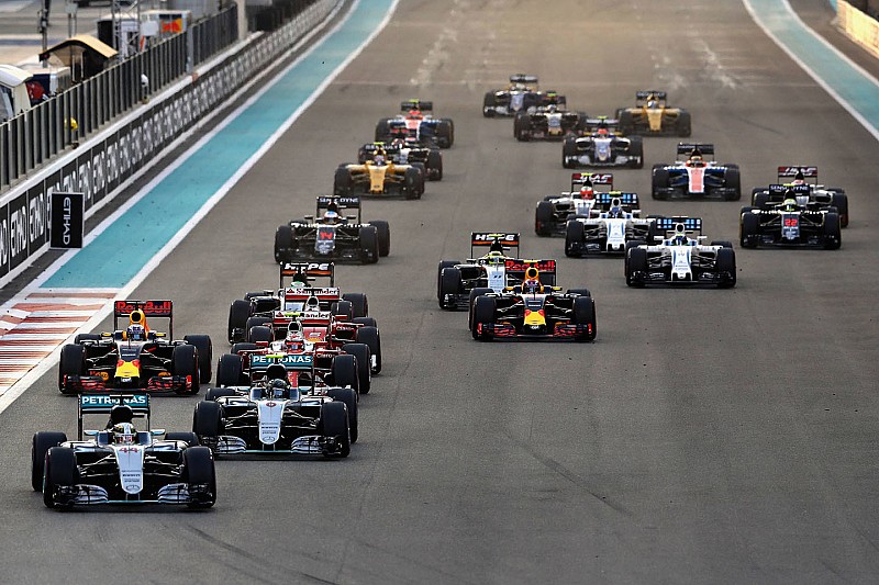 Lewis Hamilton, Mercedes AMG F1 W07 Hybrid leads at the start of the race