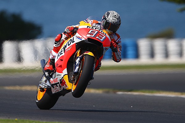 Márquez lidera en Australia, con Rossi muy cerca