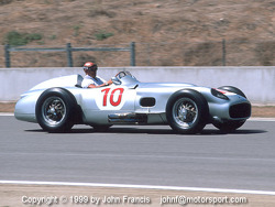 Stirling Moss dans la voiture de Fangio