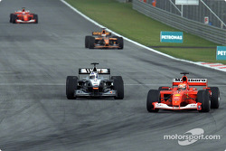 Michael Schumacher double David Coulthard pour la première place