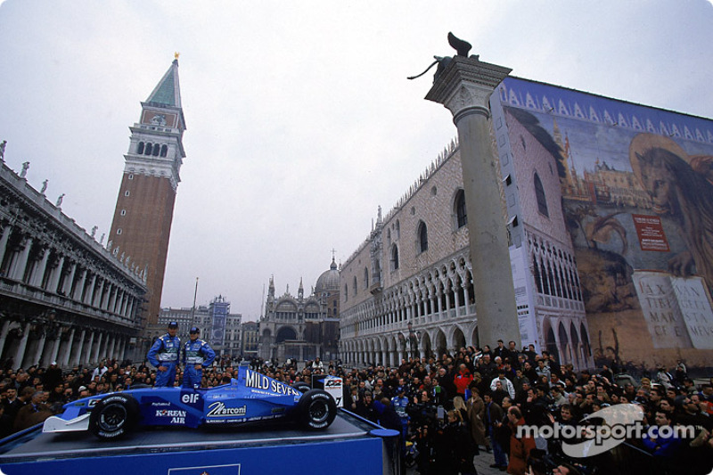 10: LANZAMIENTO DE BENETTON EN VENECIA