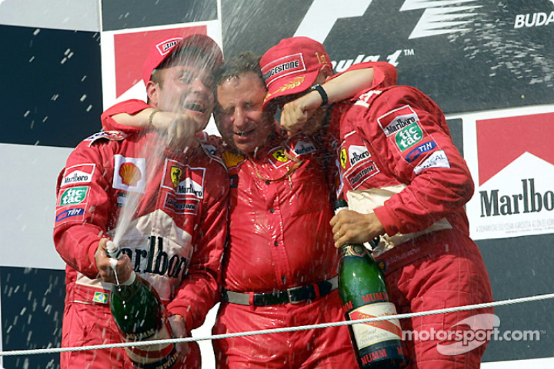 Rubens Barrichello, Jean Todt e Michael Schumacher festeggiano