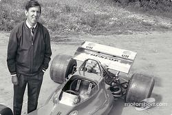 Ken Tyrrell presentando el Tyrrell 001