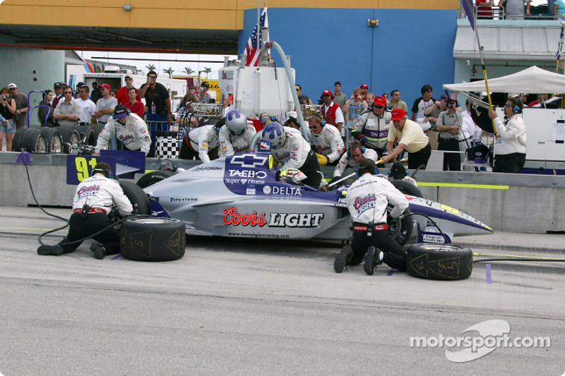 Arrêt au stand pour Buddy Lazier