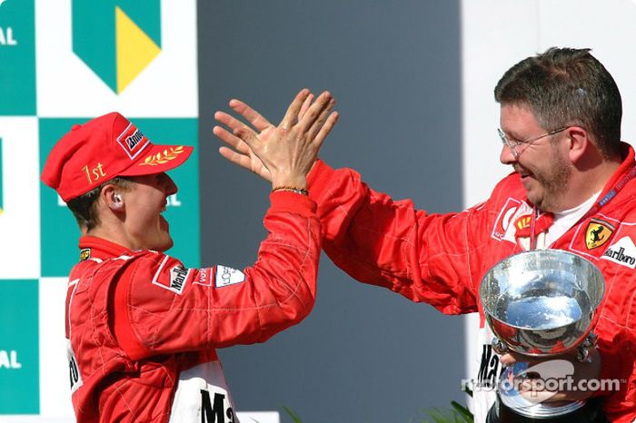 El ganador de la carrera, Michael Schumacher y Ross Brawn