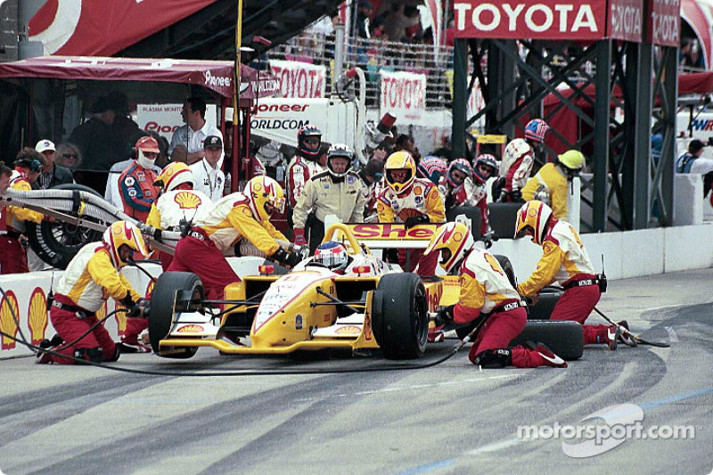 Arrêt au stand pour Jimmy Vasser