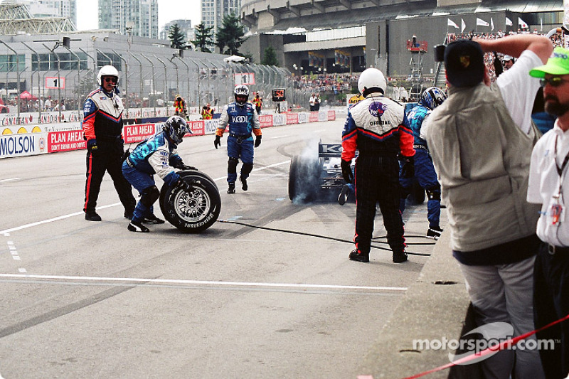 Arrêt au stand pour Dario Franchitti