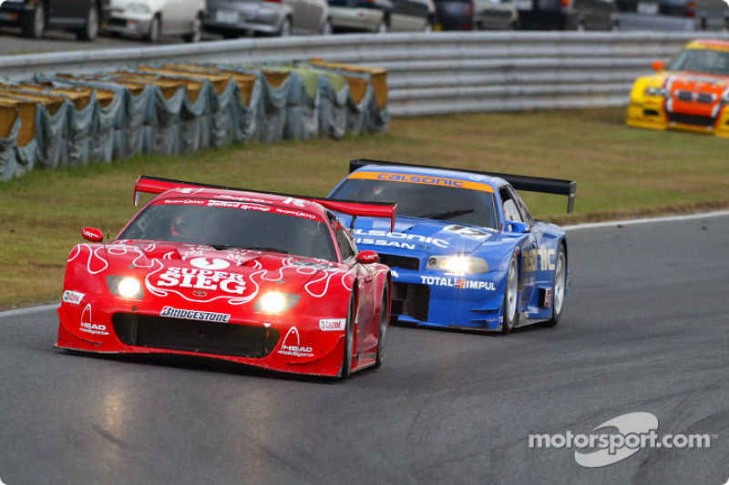 #33 United Ukyo Supra, #12 Calsonic Skyline