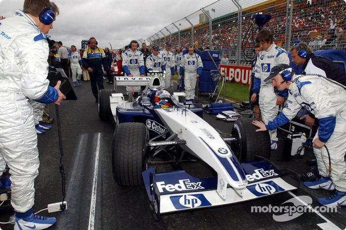 Juan Pablo Montoya en la parrilla de salida