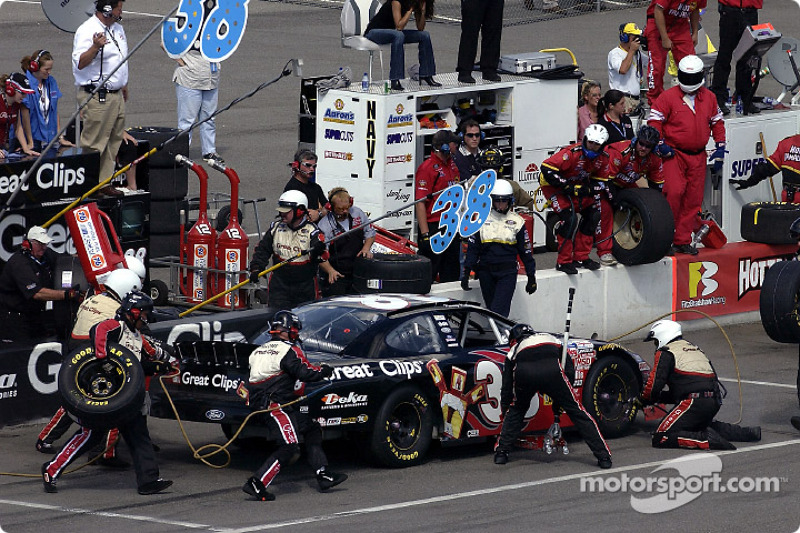 Parada en pits para Kasey Kahne