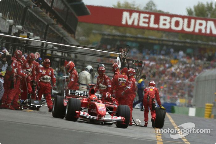 Parada de pits para Michael Schumacher