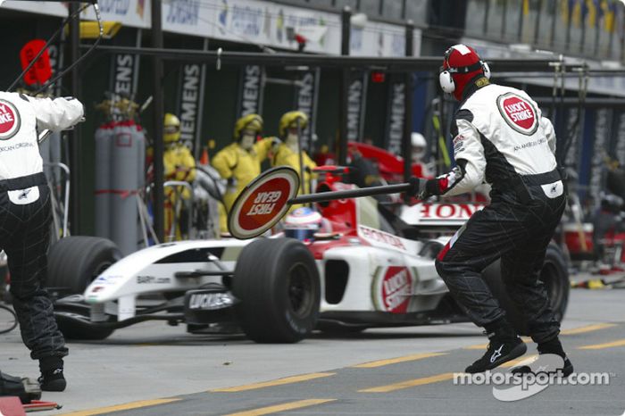 Parada de pits para Jenson Button