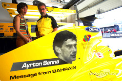 Viviane Senna talks with Eddie Jordan about the Ayrton Senna tribute on the Jordan cars
