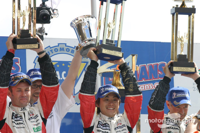 LMP1-Podium: 1. Seiji Ara, Rinaldo Capello, Tom Kristensen