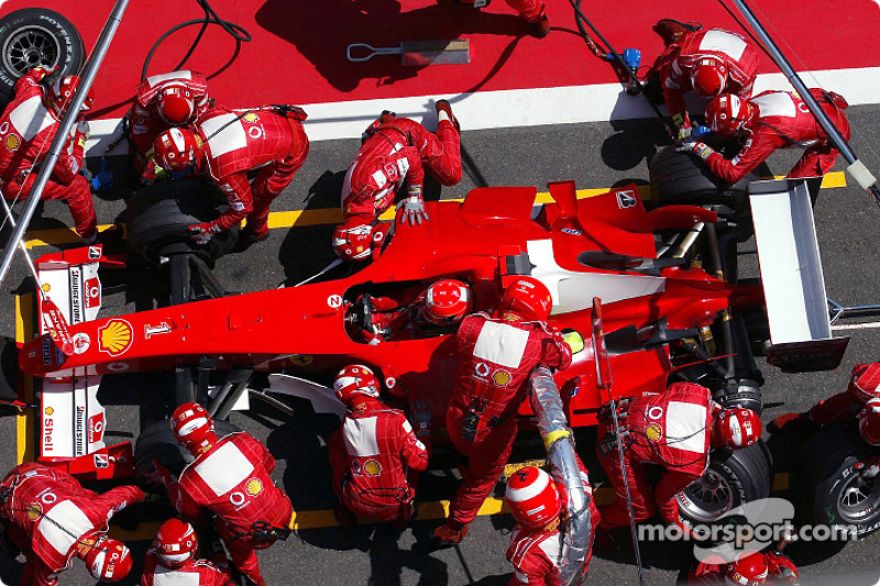 Parada de pits para Michael Schumacher