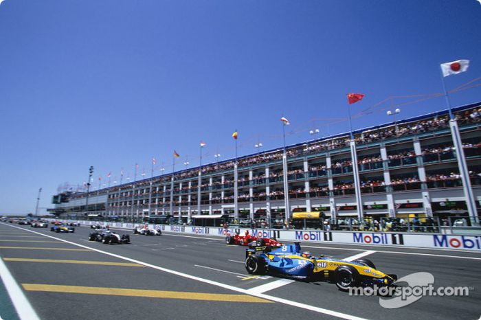 Arracada: Fernando Alonso tuvo un buen comienzo sobre Michael Schumacher.