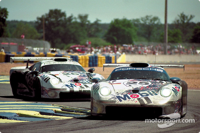 #25 Porsche AG Porsche 911 GT1: Hans Stuck, Thierry Boutsen, Bob Wollek, #26 Porsche AG Porsche 911 