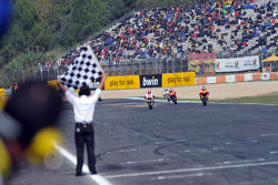 Андреа Довициозо, Repsol Honda Team занимает третье место перед Марко Симончелли, San Carlo Honda Gr