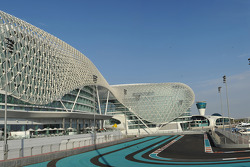 Besuch in der Ferrari-Welt in Abu Dhabi