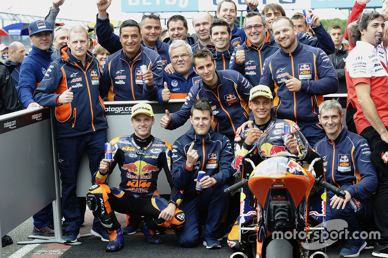 Ganador, Brad Binder, Red Bull KTM Ajo, tercero, Bo Bendsneyder, Red Bull KTM Ajo