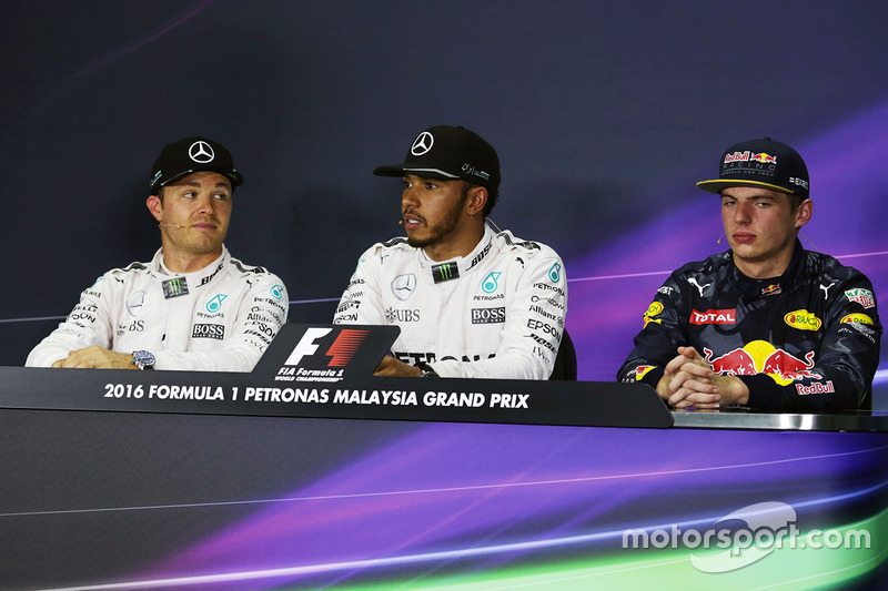 Прес-конференція: друге місце - Ніко Росберг, Mercedes AMG F1, поул-сіттер - Льюіс Хемілтон, Mercedes AMG F1, третє місце Макс Ферстаппен, Red Bull Racing