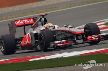 Hamilton still committed to McLaren