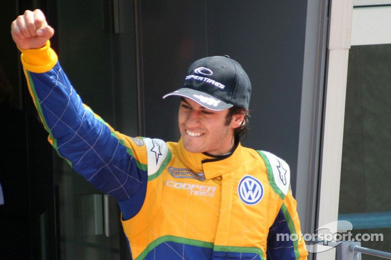 Em 2011, o piloto de Brasília conquistou o título da F3 britânica com a equipe Carlin. Em 30 provas, ele conseguiu 7 vitórias, 17 pódios e 4 poles.