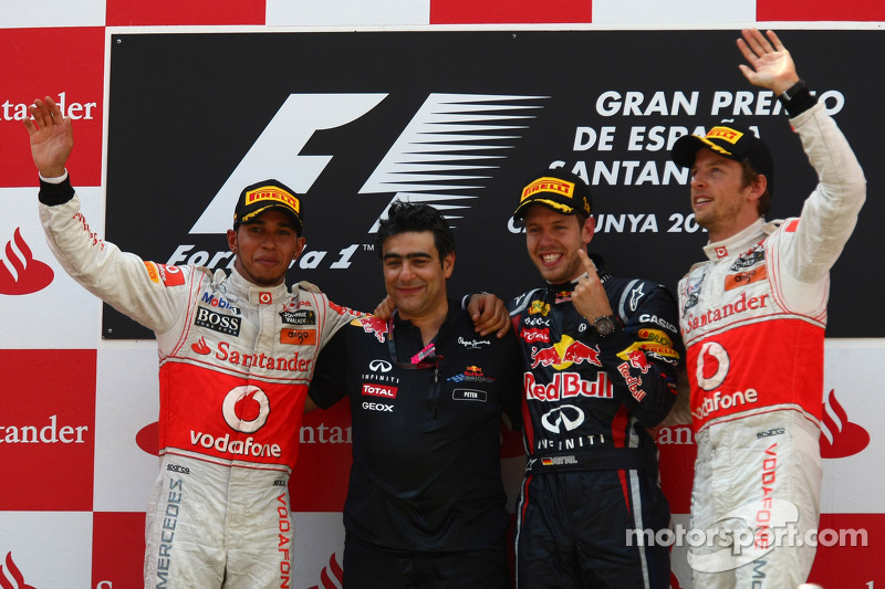 Podio: ganador de la carrera Sebastian Vettel, Red Bull Racing, segundo clasificado, Lewis Hamilton,