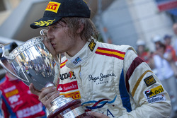 vainqueur Charles Pic fête son succès