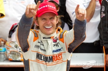 Victory circle: race winner Dan Wheldon, Bryan Herta Autosport with Curb / Agajanian celebrates