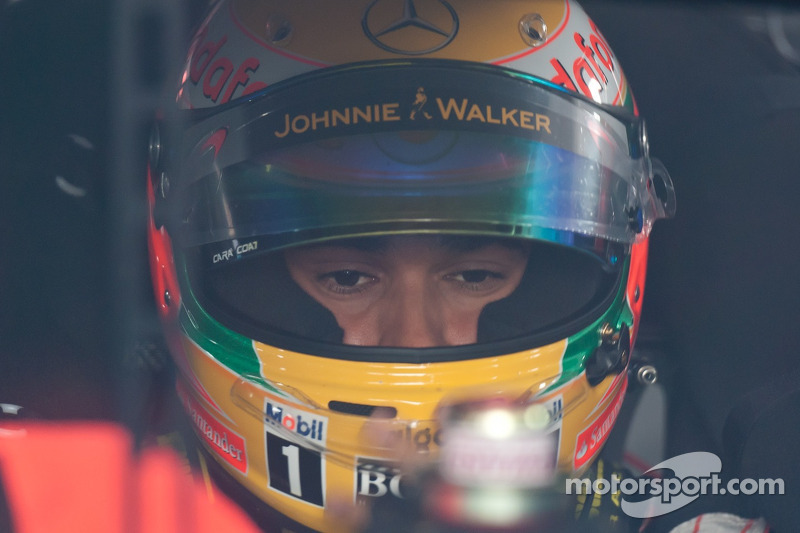 Lewis Hamilton checks out the cockpit of Tony Stewart's car