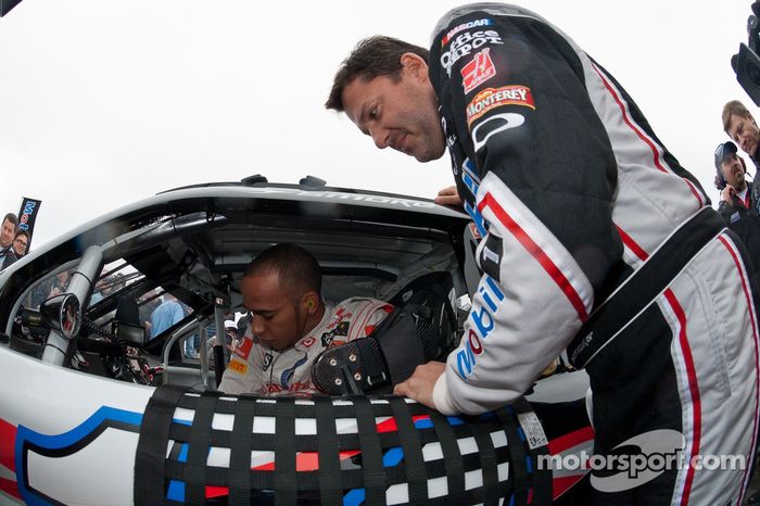 Lewis Hamilton se pone cómodo