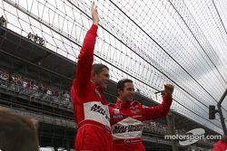 Gil de Ferran and Helio Castroneves at the fence