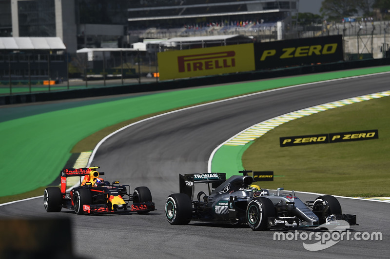 Lewis Hamilton, Mercedes AMG F1 W07 Hybrid, Max Verstappen, Red Bull Racing RB12