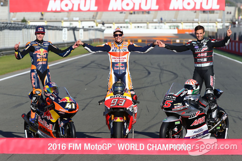 Los tres campeones 2016: MotoGP, Marc Marquez, Repsol Honda Team, Moto2 Johann Zarco, Ajo Motorsport, Moto3, Brad Binder, Red Bull KTM Ajo
