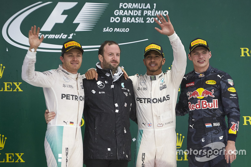 Podio: Nico Rosberg, Mercedes AMG F1, segundo; Lewis Hamilton, Mercedes AMG F1, ganador de la carrera; Max Verstappen, Red Bull Racing, tercero