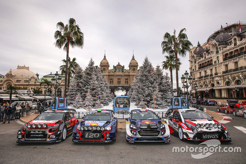 5. Coches alineados enfrente del Casino